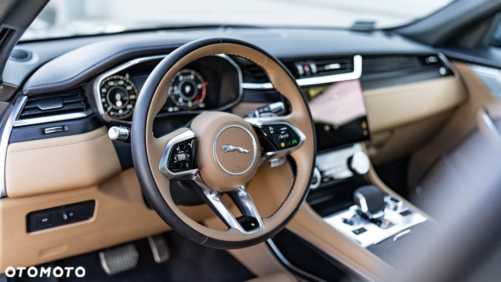 Jaguar F-Pace - 5