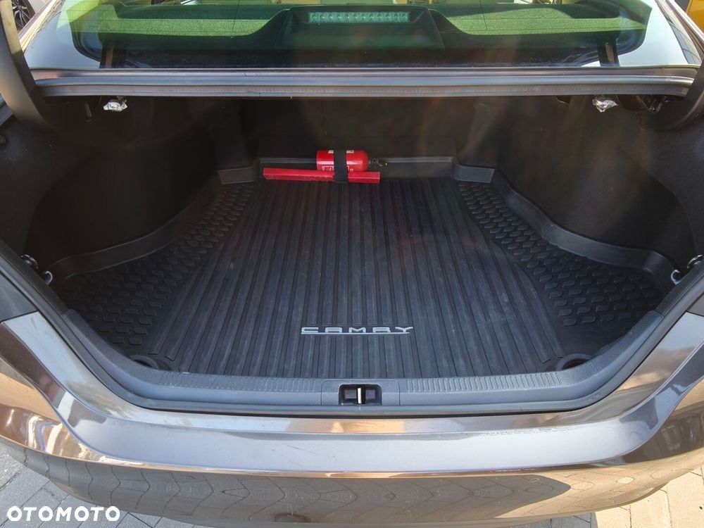 Toyota Camry 2.5 Hybrid Executive CVT - 16