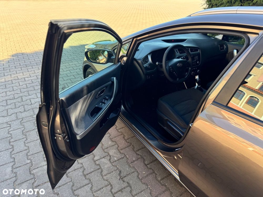 Kia Ceed 1.6 GDI Dream Team Edition - 14