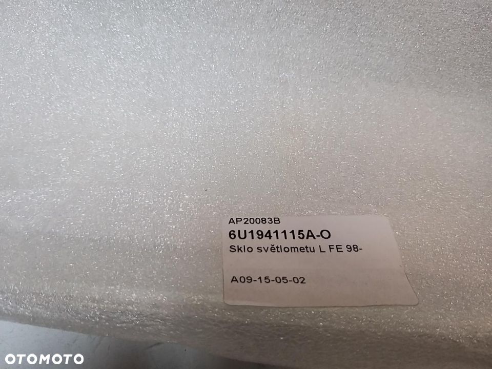 SZKŁO KLOSZ REFLEKTORA Lewa strona  FELICJA 98-01r - 2