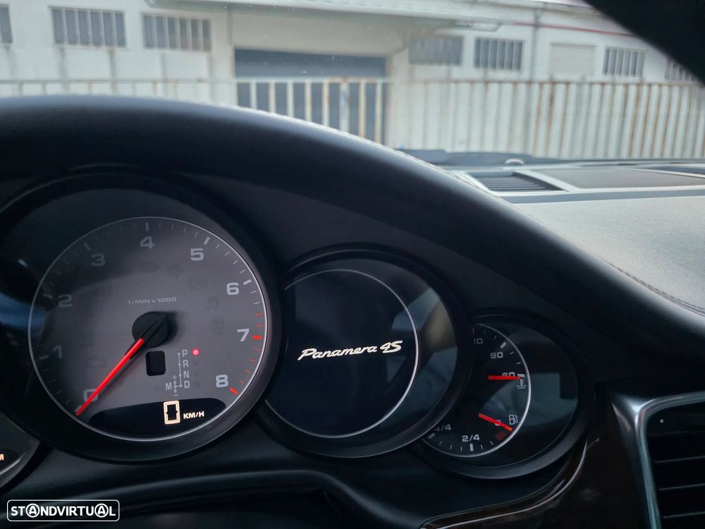 Porsche Panamera 4S PDK - 16