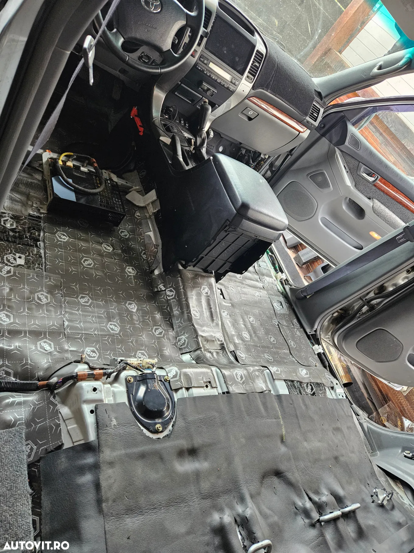 Toyota Land Cruiser - 20