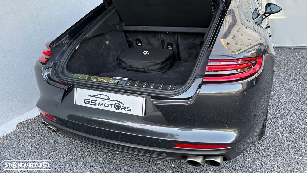 Porsche Panamera 4 E-Hybrid 10 Years Edition - 17