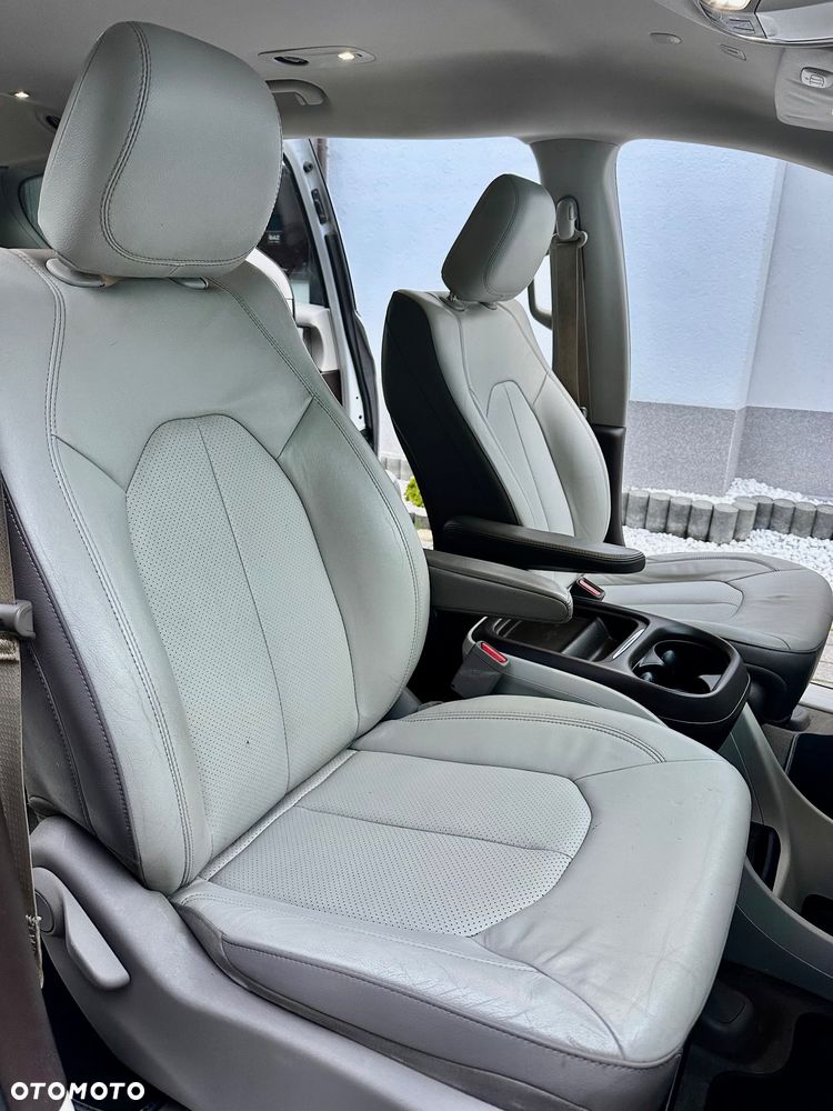 Chrysler Pacifica - 7