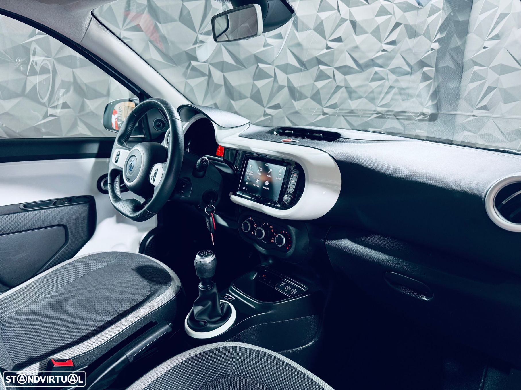 Renault Twingo SCe 75 INTENS - 18
