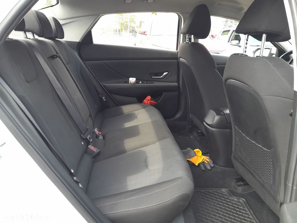 Hyundai Elantra 1.6 Modern - 16