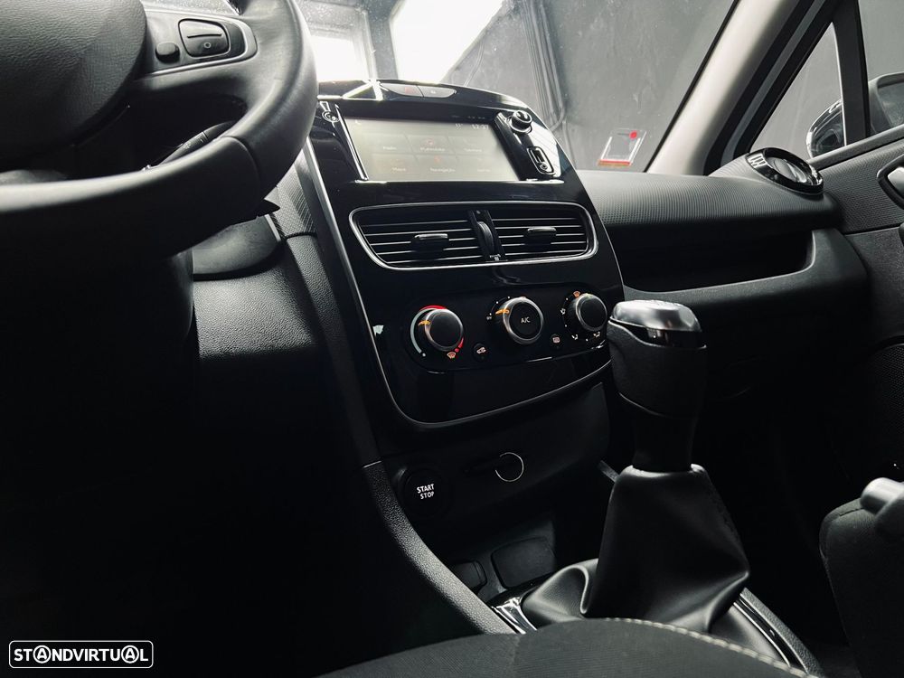 Renault Clio 0.9 TCe Limited Bi-Fuel - 17