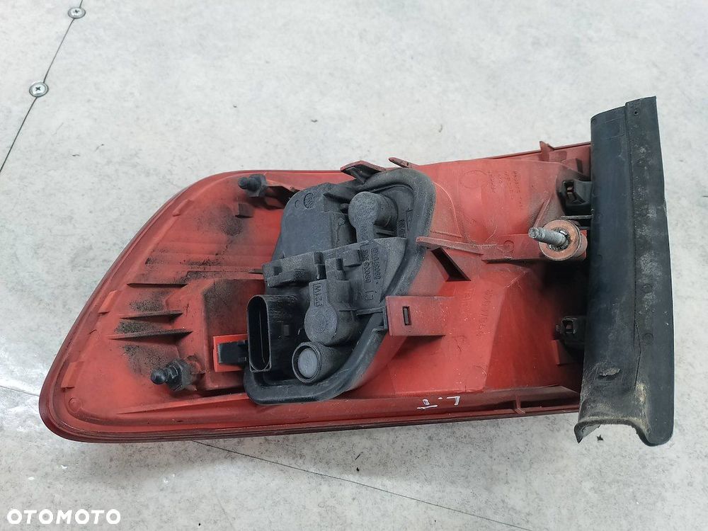 LAMPA TYLNA LEWA AUDI A6 C6 89037044 VALEO KOMBI - 6