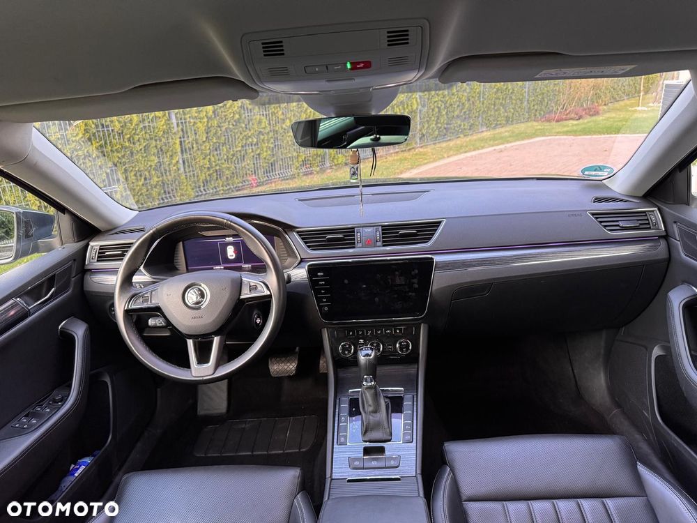 Skoda Superb 2.0 TDI DSG Premium Edition - 23