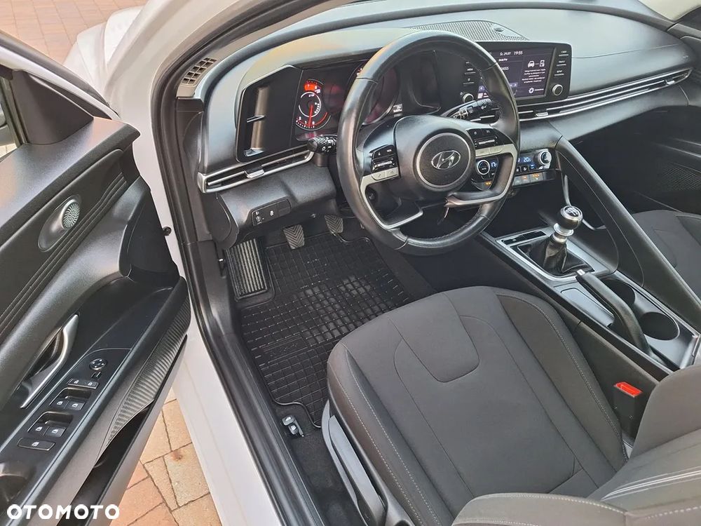 Hyundai Elantra 1.6 Smart - 11