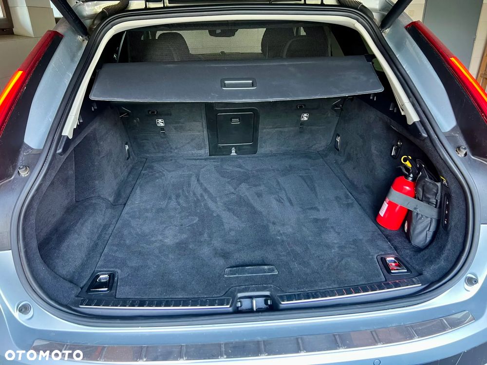 Volvo V90 D5 AWD Geartronic Momentum Pro - 33