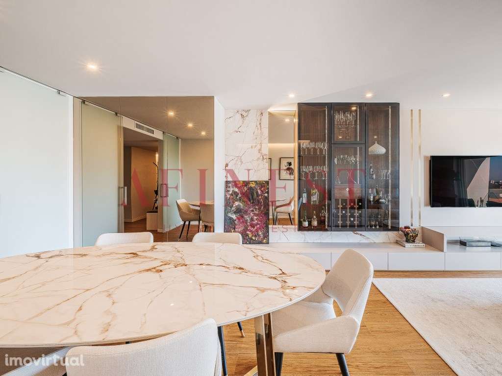 T4 DE LUXO NAS MARIANAS (PAREDE, 2023) | 4 SUITES | BOX 3 CARROS | ... - Grande imagem: 3/60
