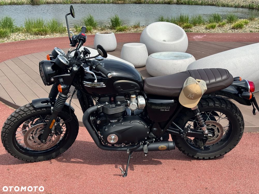 Triumph Bonneville - 1