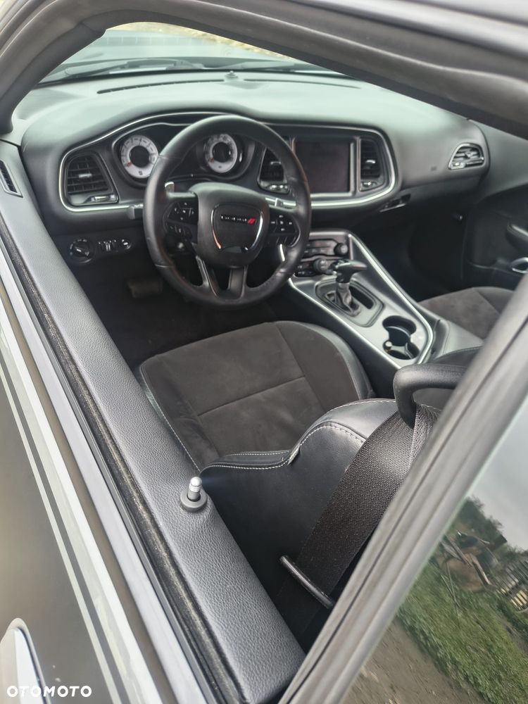 Dodge Challenger - 18