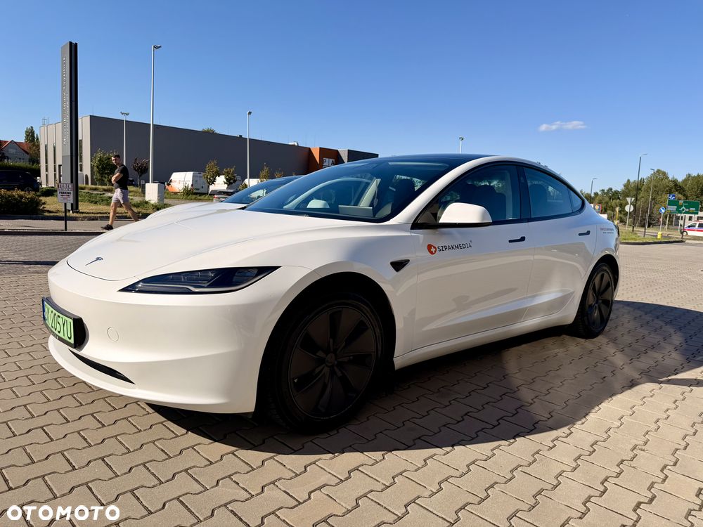 Tesla Model 3 - 8
