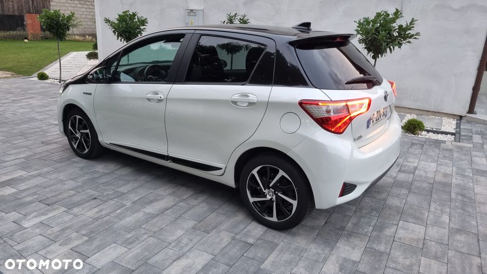 Toyota Yaris Hybrid 100 Selection Platinum - 4