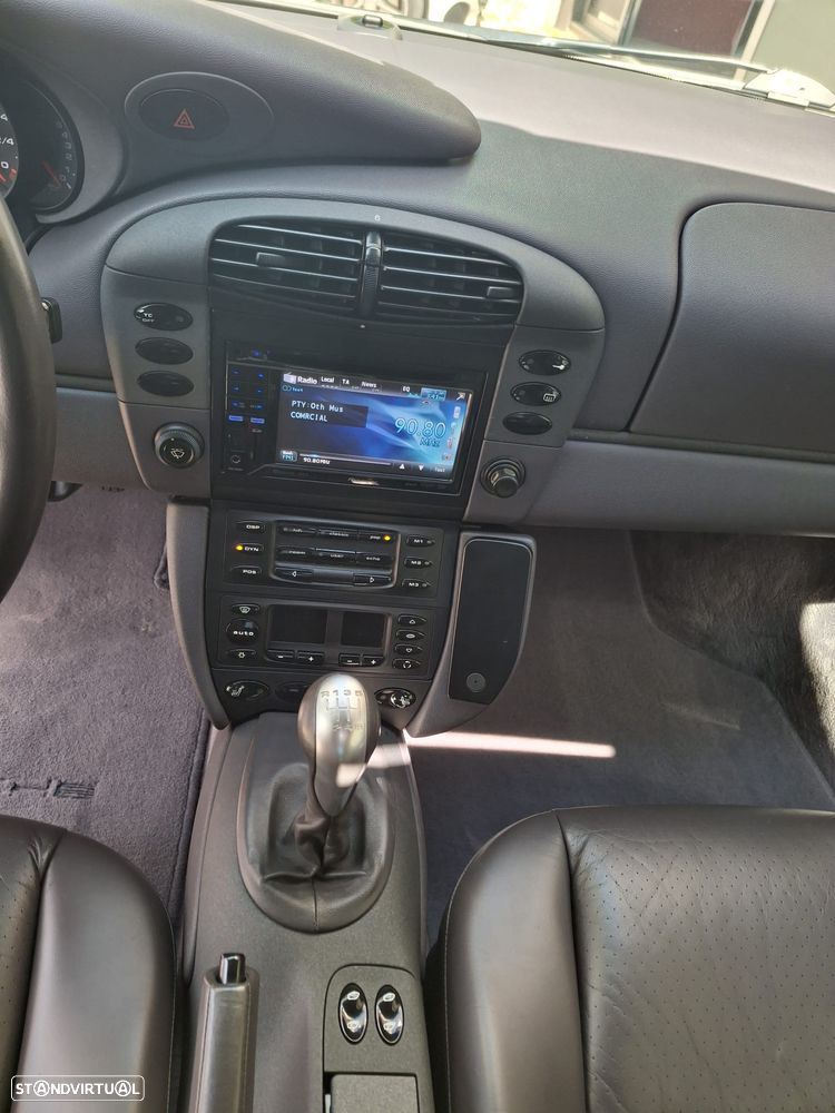 Porsche 911 (996) Carrera Coupé - 12