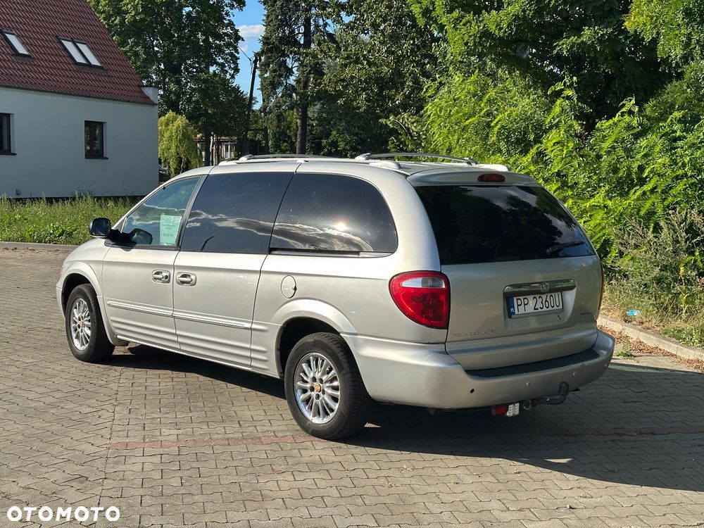Chrysler Town & Country - 3