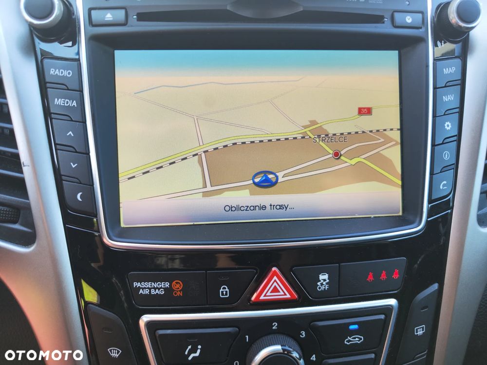 Hyundai i30 1.6 CRDi Fifa World Cup Edition - 26