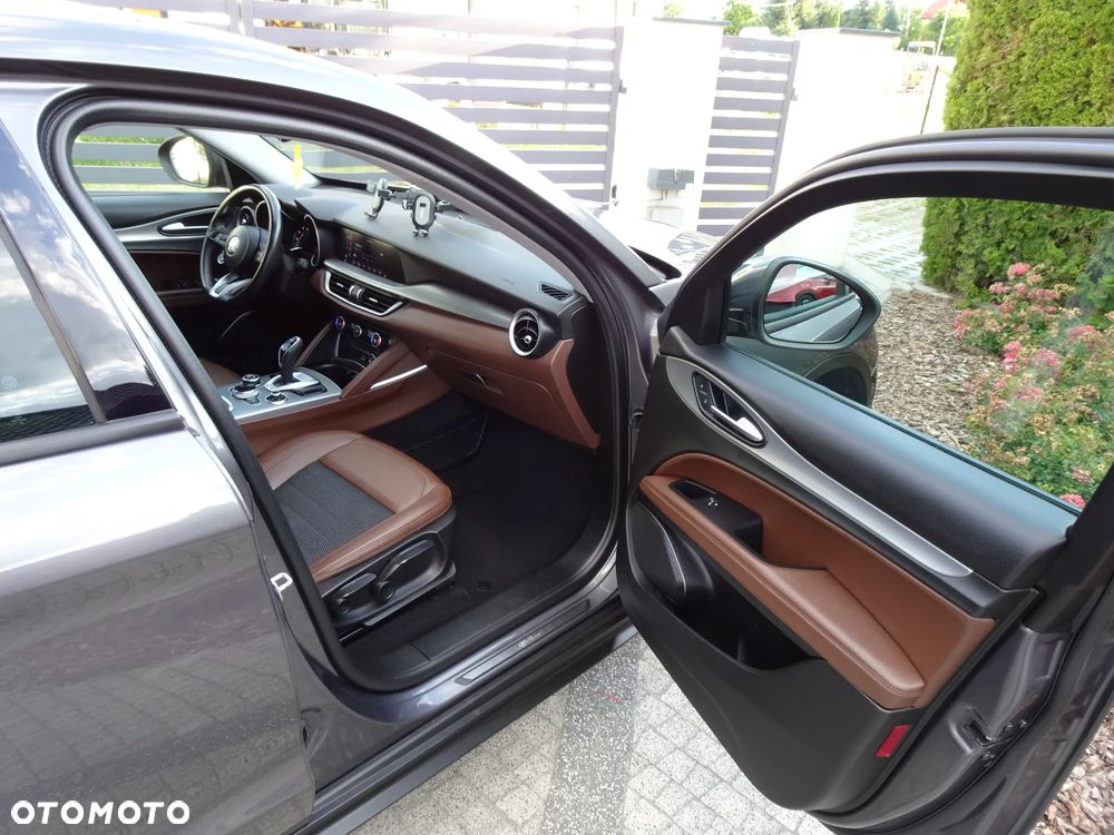Alfa Romeo Stelvio 2.0 Turbo Sprint Q4 - 16