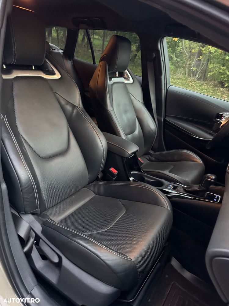 Toyota Corolla 2.0 HSD Exclusive Plus GR Sport Bi-Tone - 24