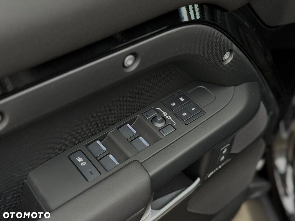 Land Rover Defender - 7
