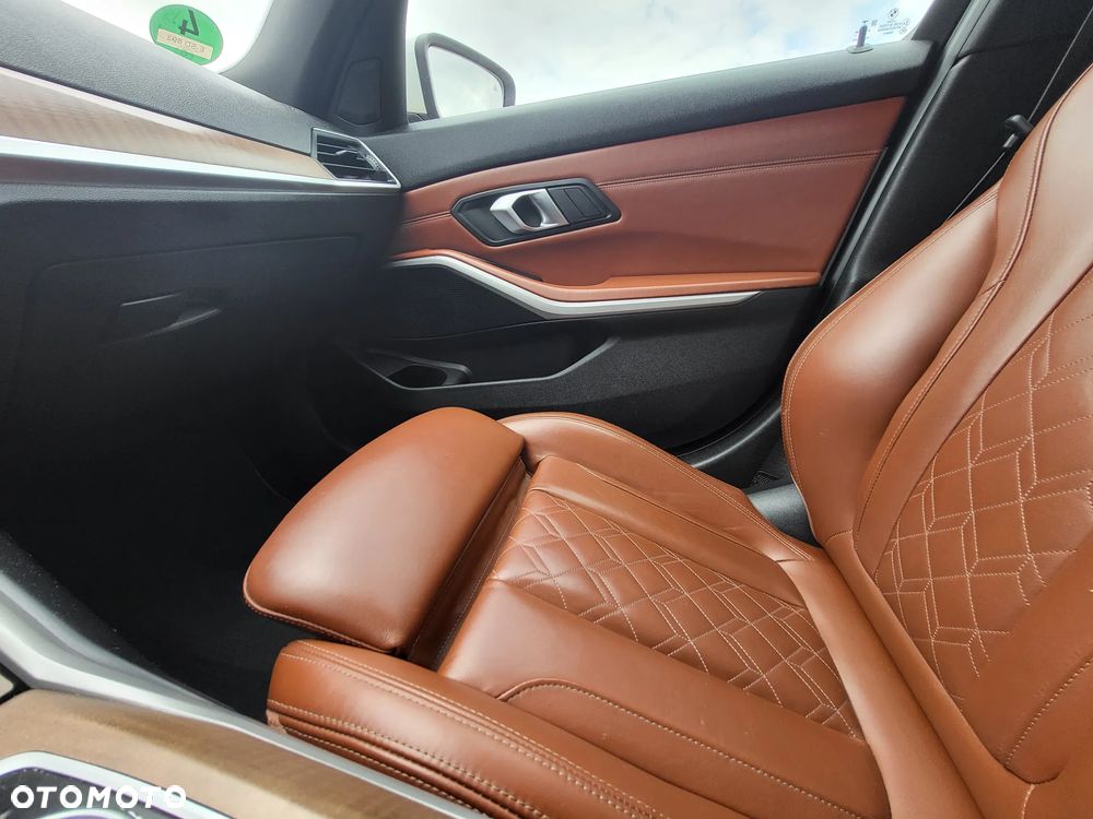 BMW Seria 3 318d Sport Line - 36