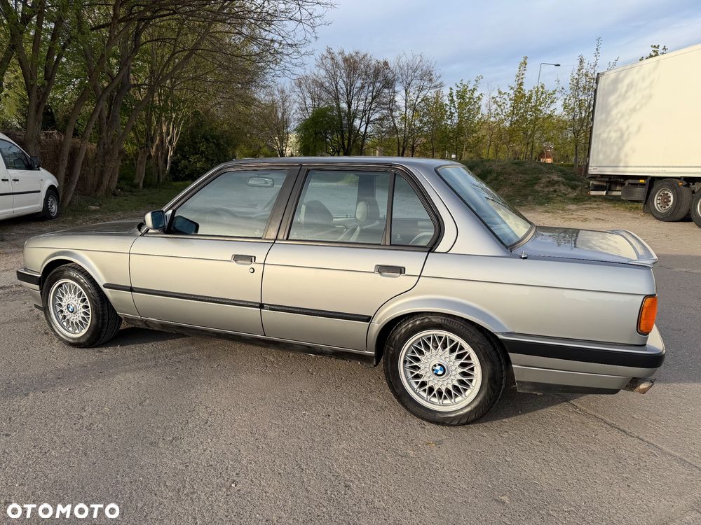 BMW Seria 3 325i - 3