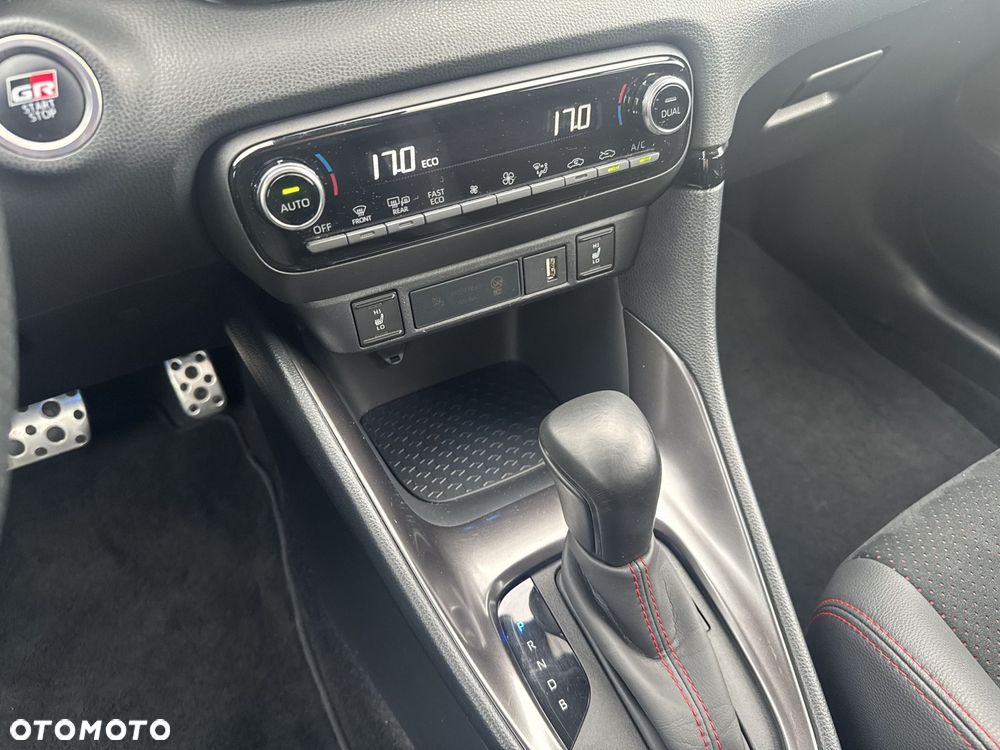Toyota Yaris - 22