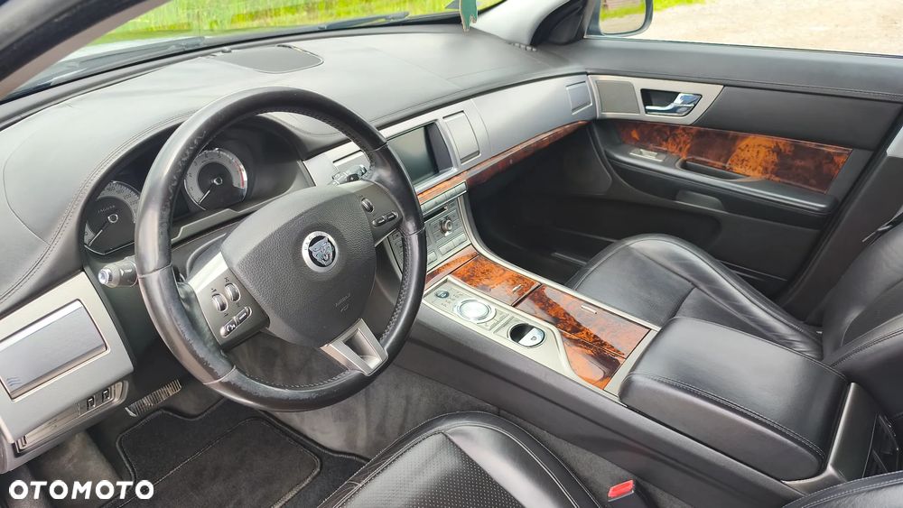 Jaguar XF - 18