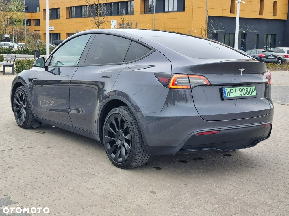Tesla Model Y Long Range AWD - 3