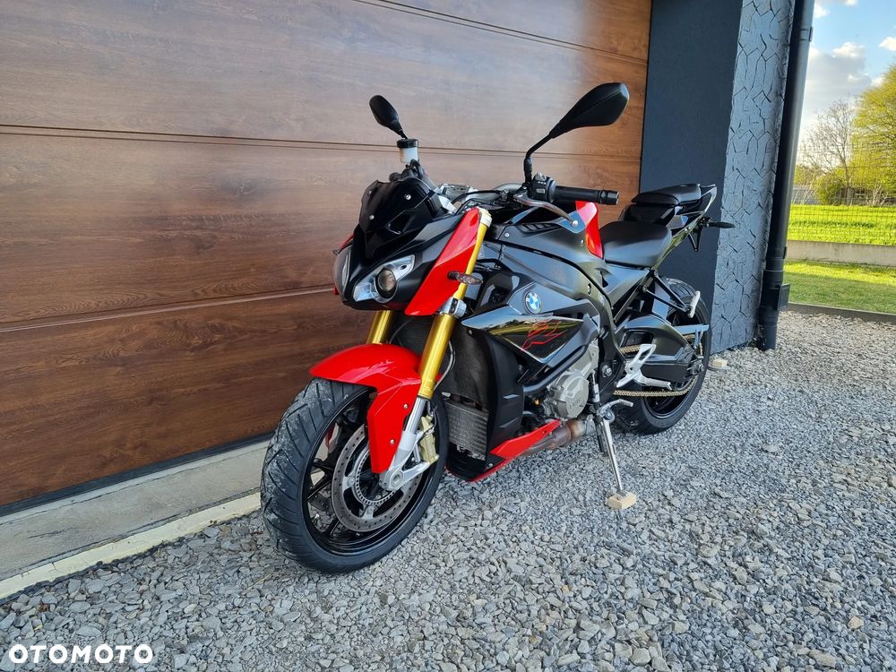 BMW S - 1