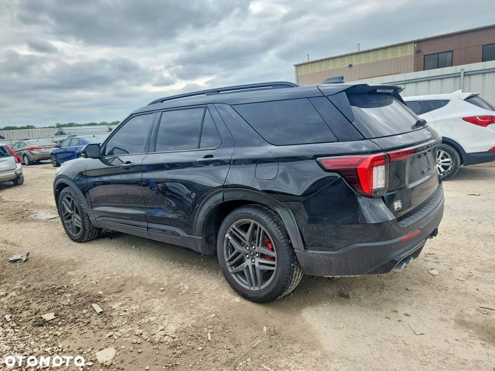 Ford Explorer - 3