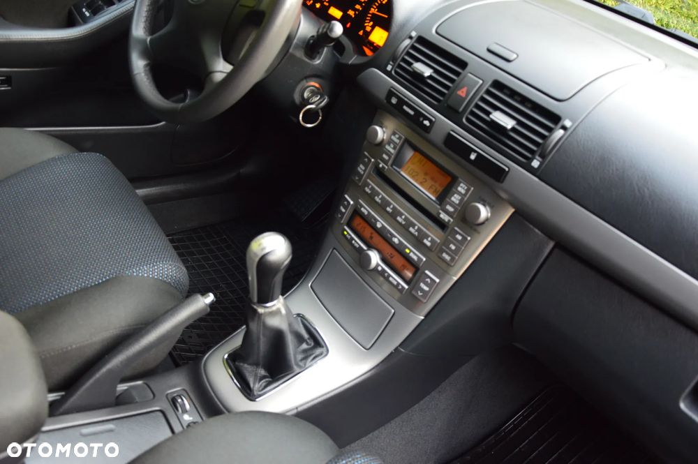 Toyota Avensis 1.8 VVT-i Sol - 20