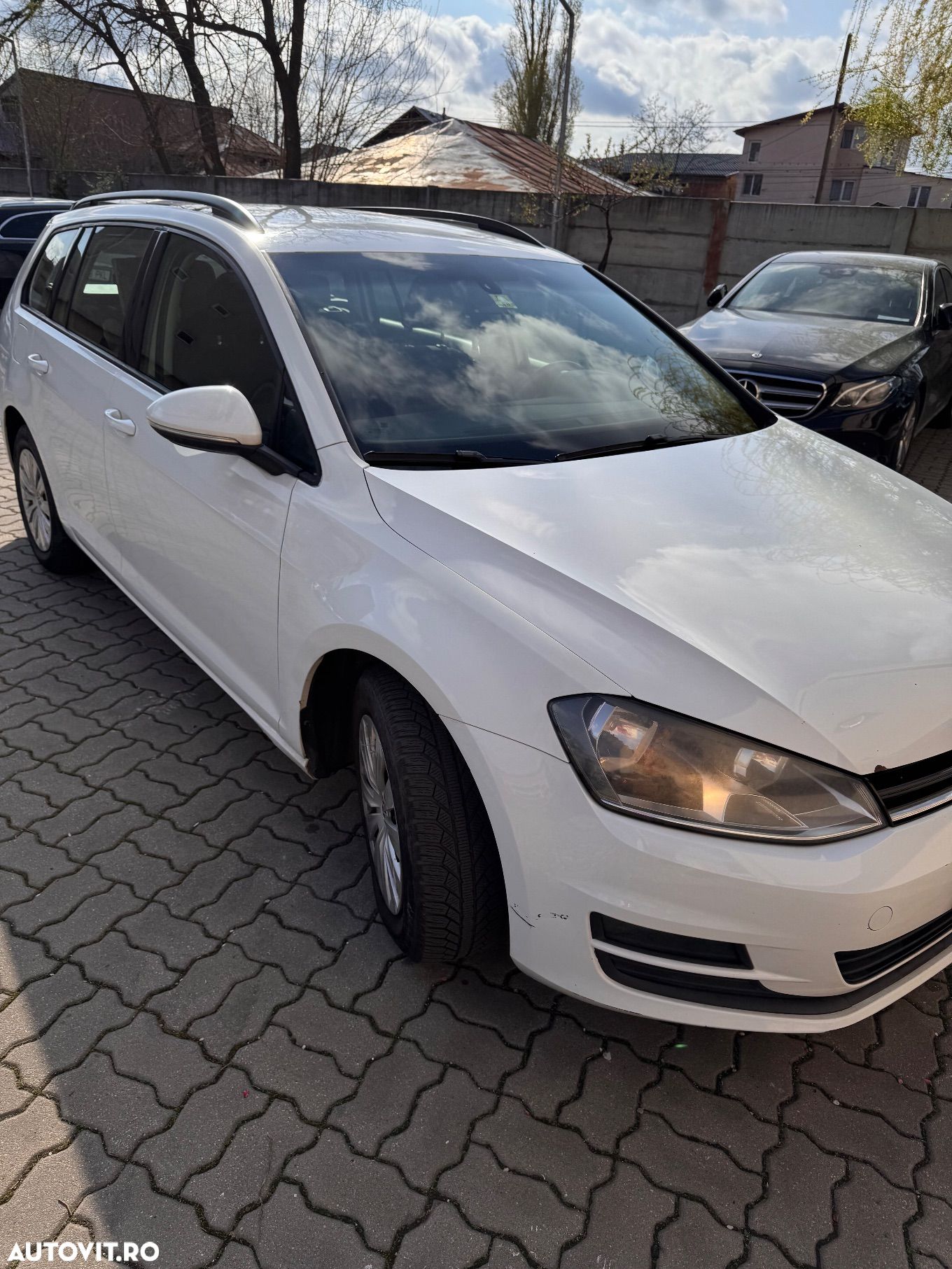 Volkswagen Golf - 1