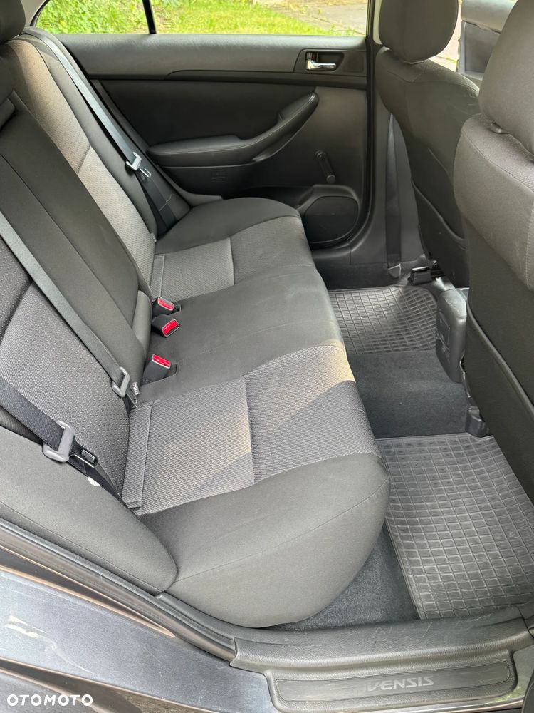 Toyota Avensis - 9