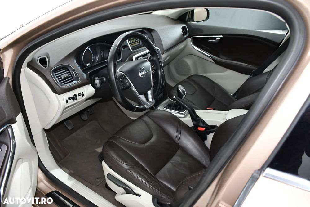 Volvo V40 D2 94g Summum - 16