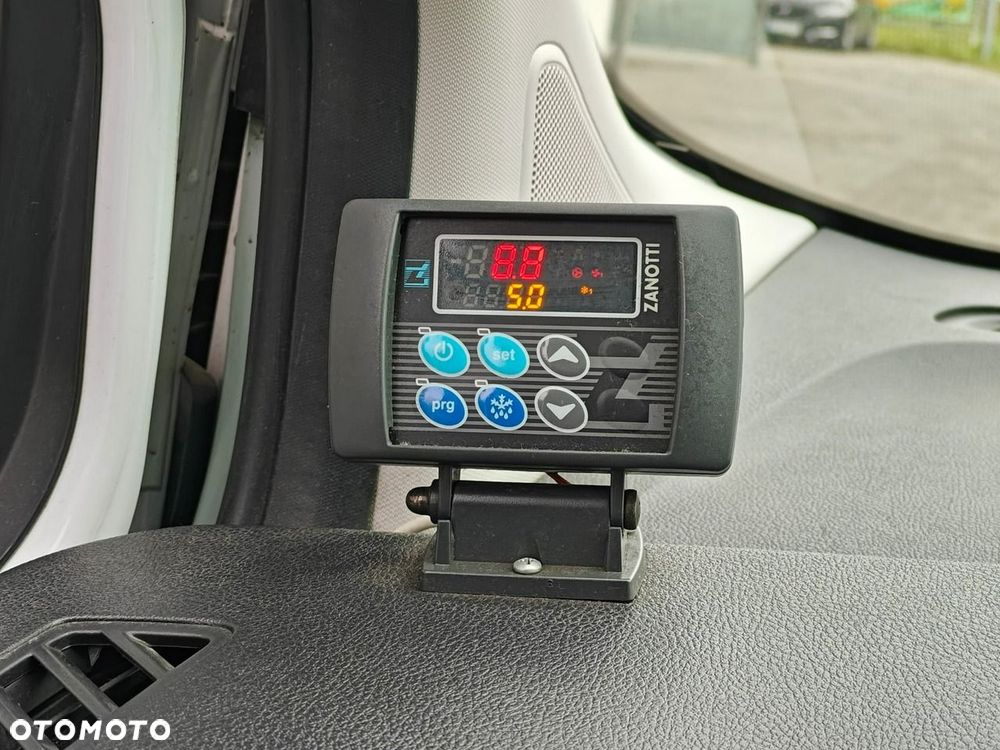 Ford Transit Courier - 20