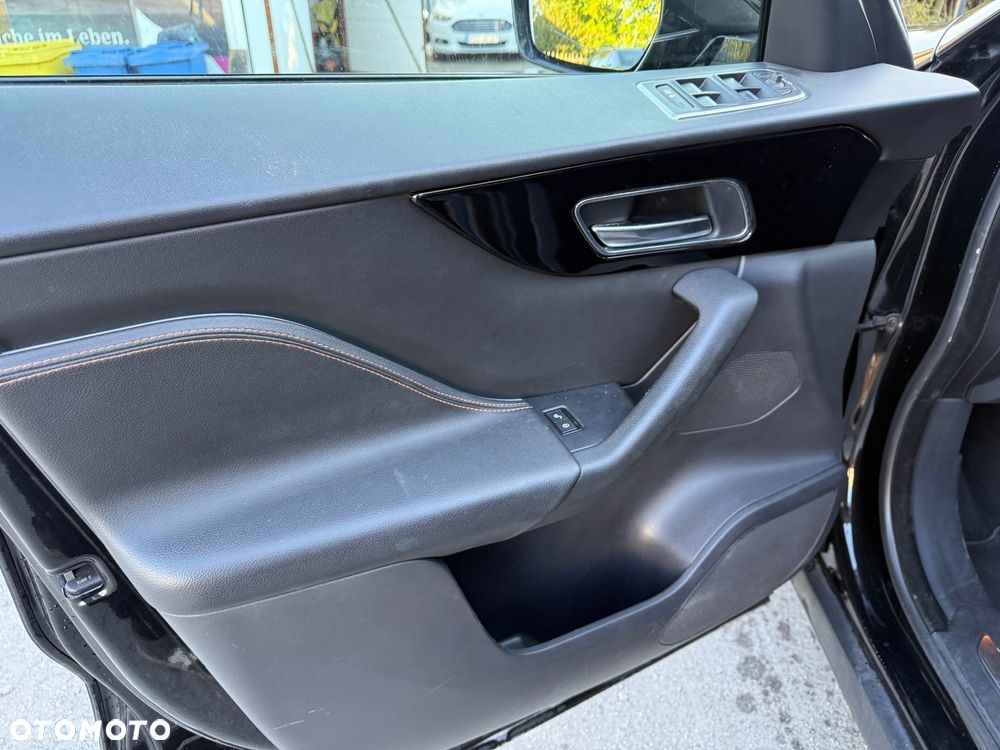 Jaguar F-Pace 2.0 i4D AWD Prestige - 16