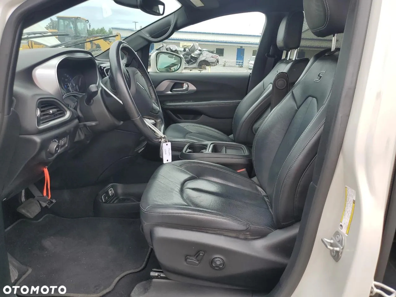 Chrysler Pacifica - 8