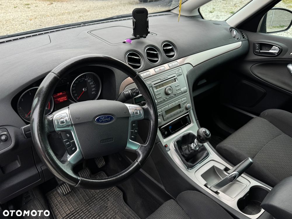 Ford S-Max - 13