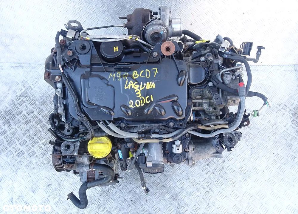 Silnik słupek M9R M9RBCD7 2.0 DCI - RENAULT LAGUNA III - 2