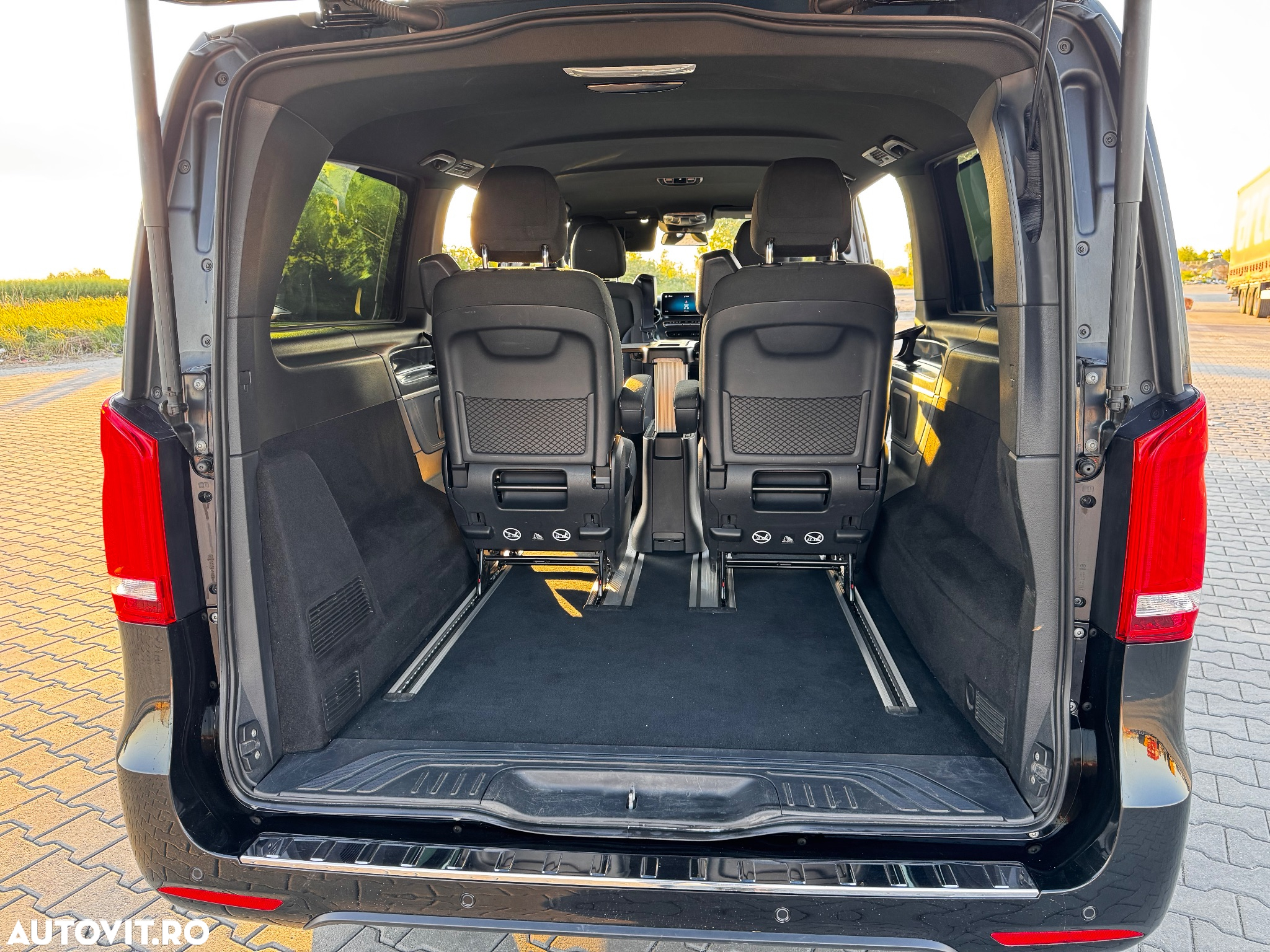 Mercedes-Benz EQV 300 Extra-Lung BEV - 11