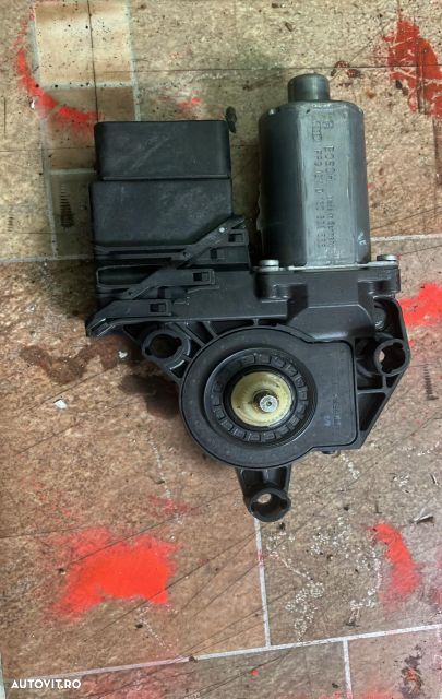 MOTORAS MACARA DREAPTA SPATE 5K0950704A MX1253 Skoda Octavia 2 [2004 - 2