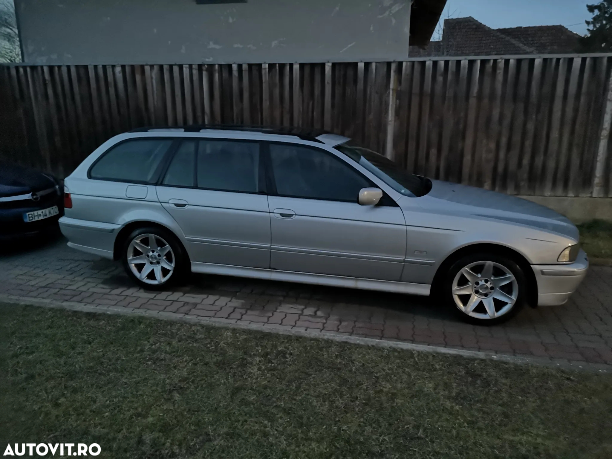 BMW Seria 5 530i Touring - 27
