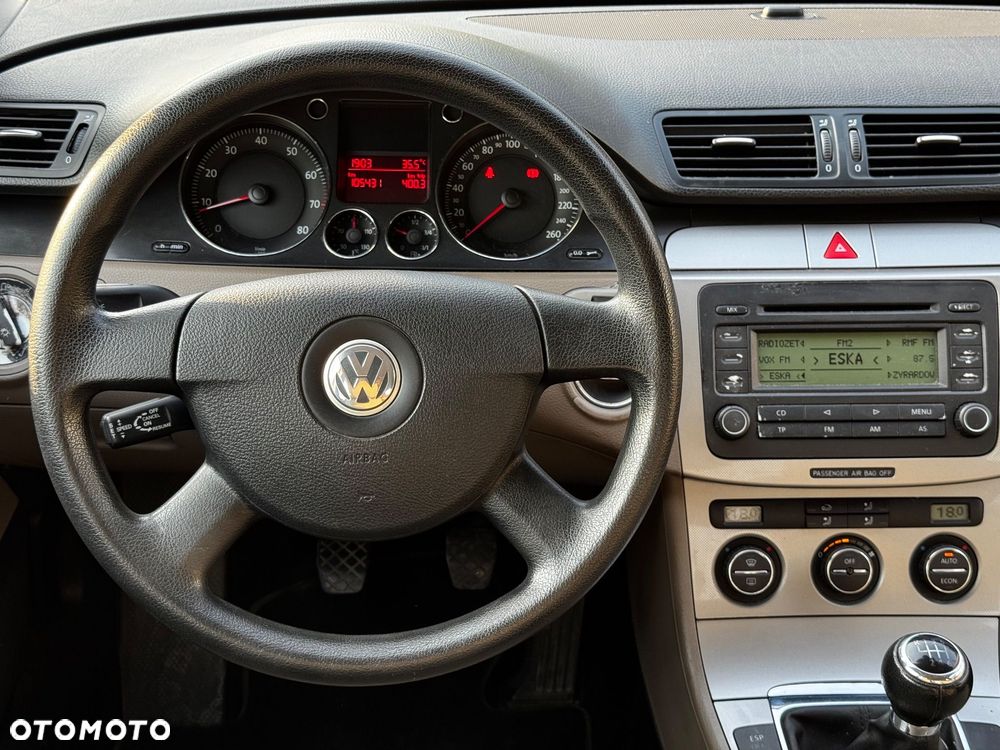 Volkswagen Passat 1.6 FSI Highline - 11