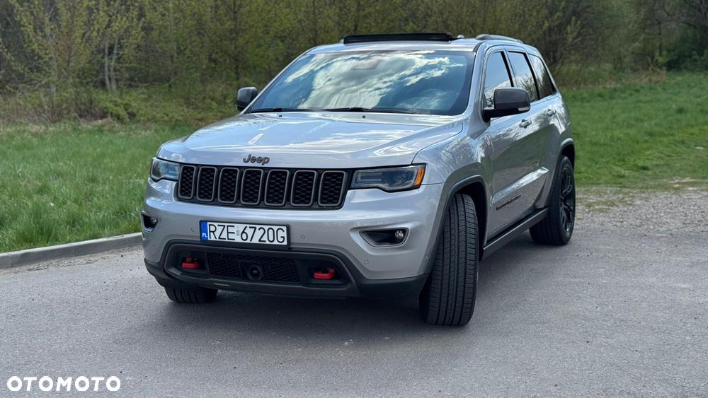 Jeep Grand Cherokee - 22