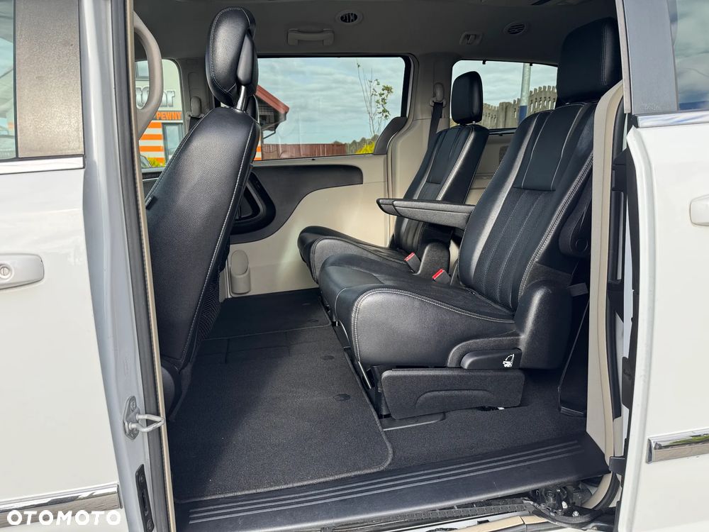 Chrysler Town & Country 3.6 Touring - 19