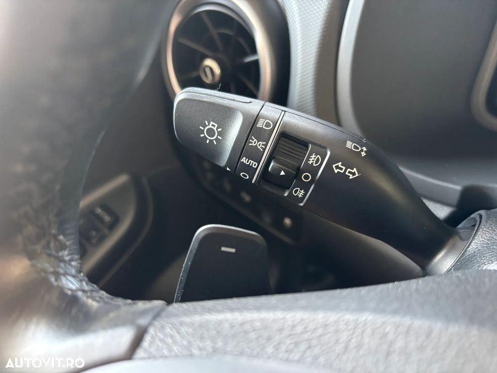 Hyundai KONA - 16