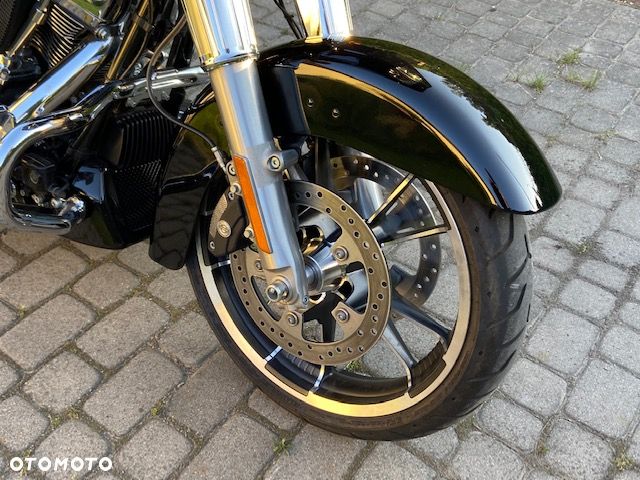 Harley-Davidson Touring Road Glide - 28